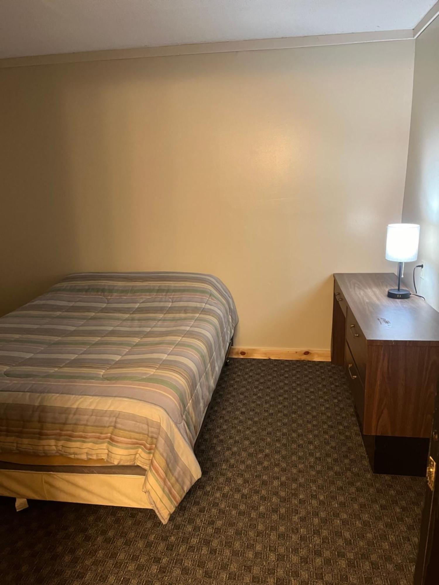 Brookside Motor Motel 2*